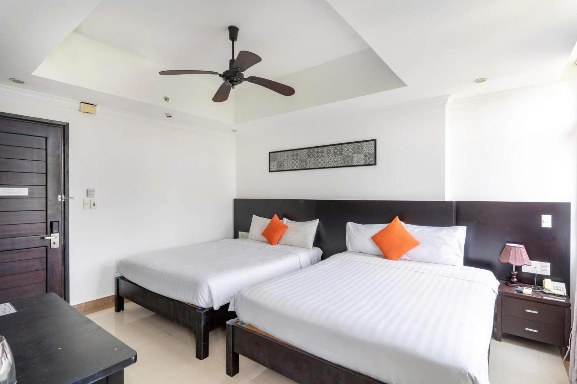 Queen Palace Sea View Hotel Da Nang Exterior photo